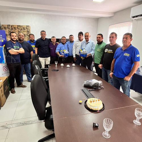Pilote Seguro e OCERN entregam 112 capacetes a motofretistas do RN com apoio do deputado federal General Girão