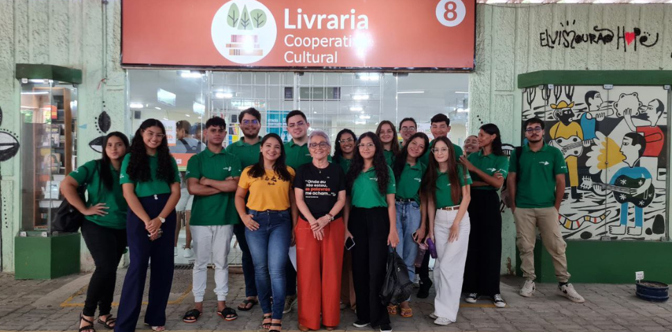 Aprendizes visitam a Cooperativa Cultural Universitária
