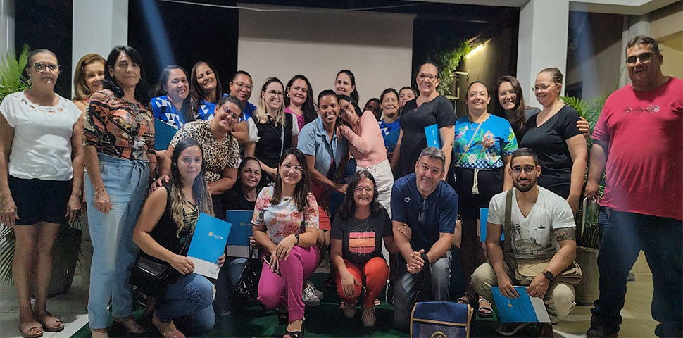 Educadores e alunos da Cooepar participam de palestra sobre saúde mental