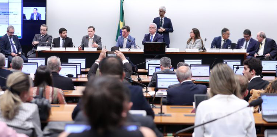 Cooperativismo de saúde participa de audiência pública sobre a Reforma Tributária